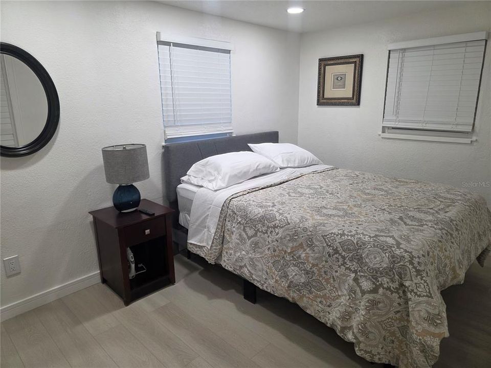 For Sale: $275,000 (2 beds, 1 baths, 840 Square Feet)