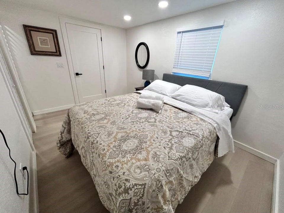 For Sale: $275,000 (2 beds, 1 baths, 840 Square Feet)
