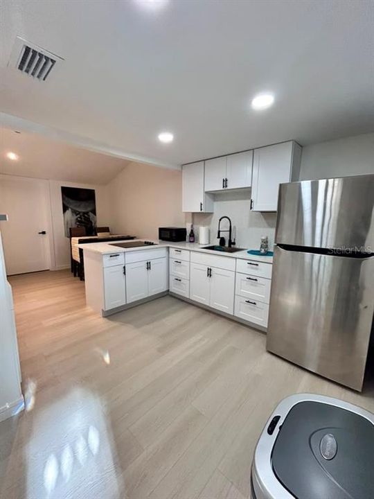 For Sale: $275,000 (2 beds, 1 baths, 840 Square Feet)