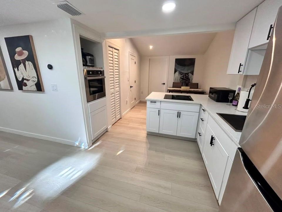 For Sale: $275,000 (2 beds, 1 baths, 840 Square Feet)