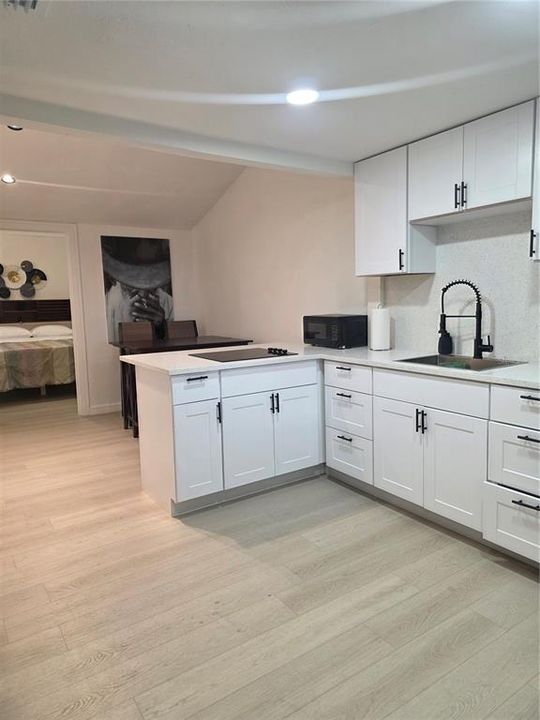 For Sale: $275,000 (2 beds, 1 baths, 840 Square Feet)