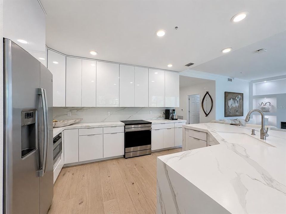 For Sale: $429,500 (2 beds, 2 baths, 1379 Square Feet)
