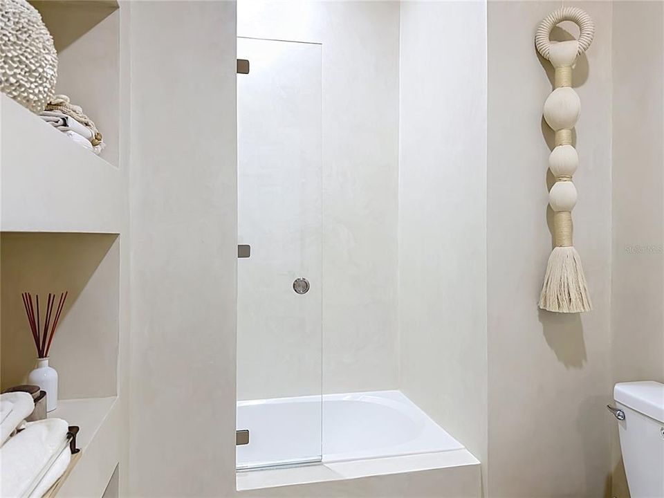 For Sale: $429,500 (2 beds, 2 baths, 1379 Square Feet)