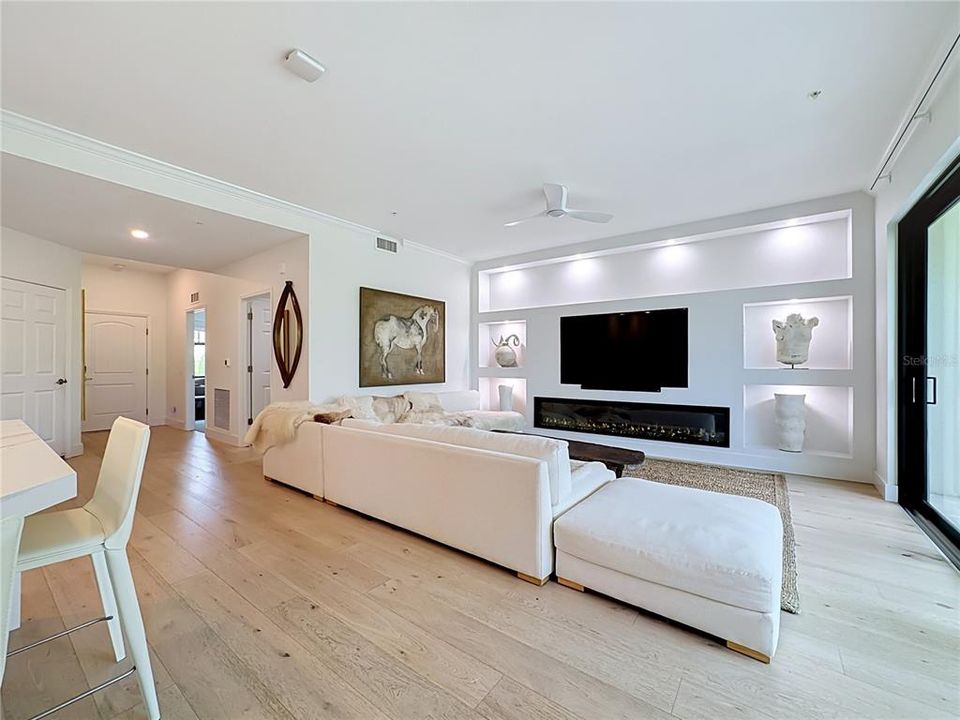 For Sale: $429,500 (2 beds, 2 baths, 1379 Square Feet)