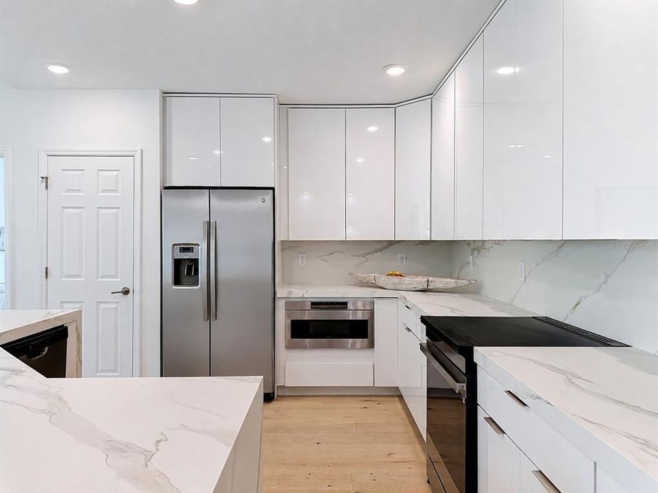 For Sale: $429,500 (2 beds, 2 baths, 1379 Square Feet)