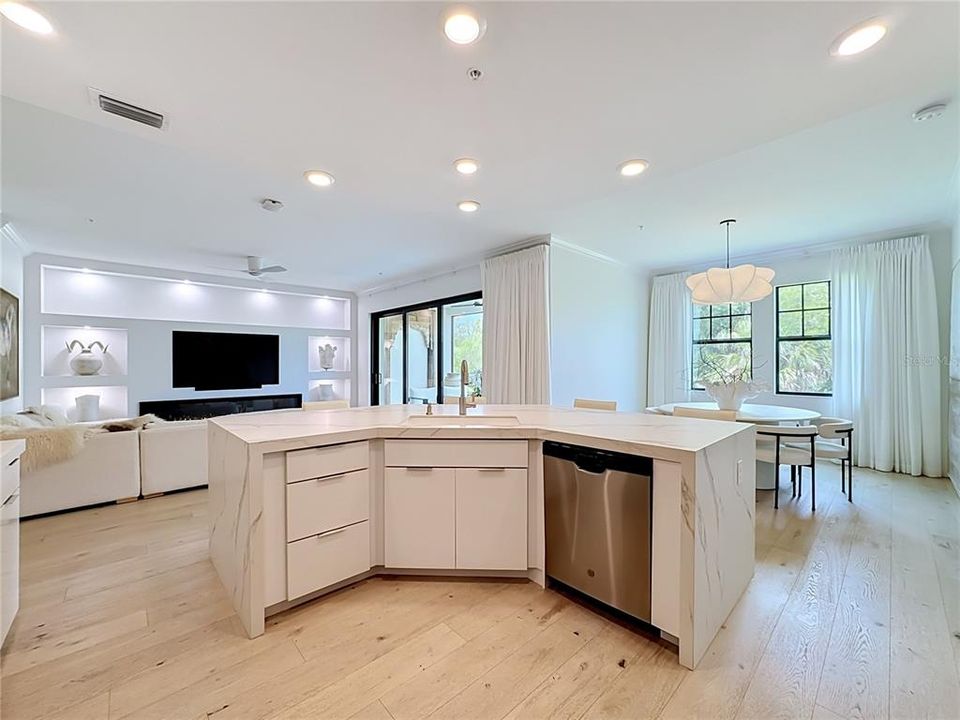For Sale: $429,500 (2 beds, 2 baths, 1379 Square Feet)