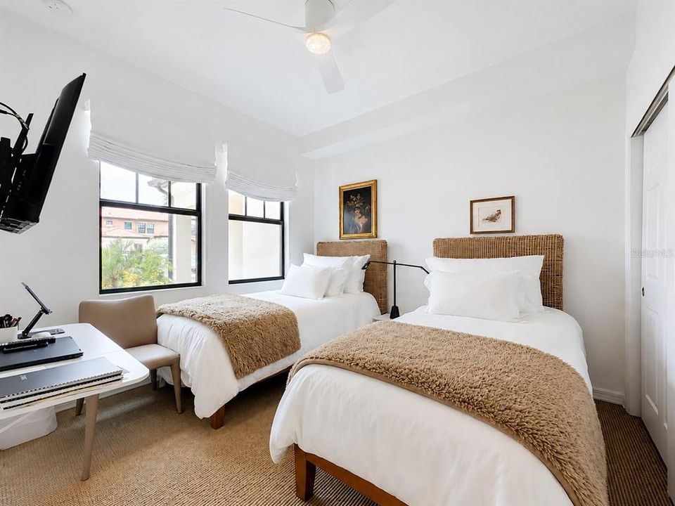 For Sale: $429,500 (2 beds, 2 baths, 1379 Square Feet)