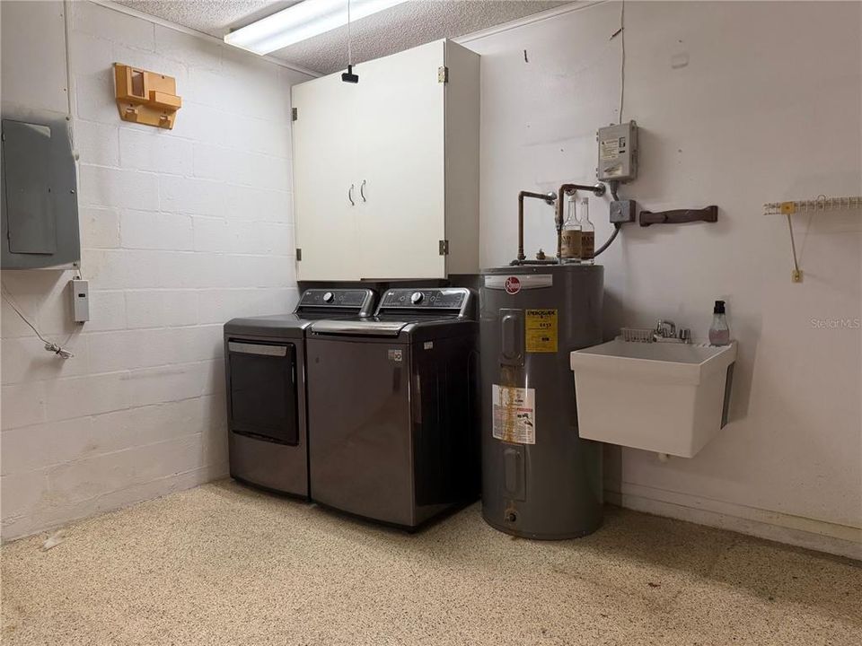 Activo con contrato: $375,000 (3 camas, 2 baños, 1444 Pies cuadrados)