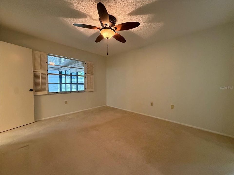 Activo con contrato: $375,000 (3 camas, 2 baños, 1444 Pies cuadrados)