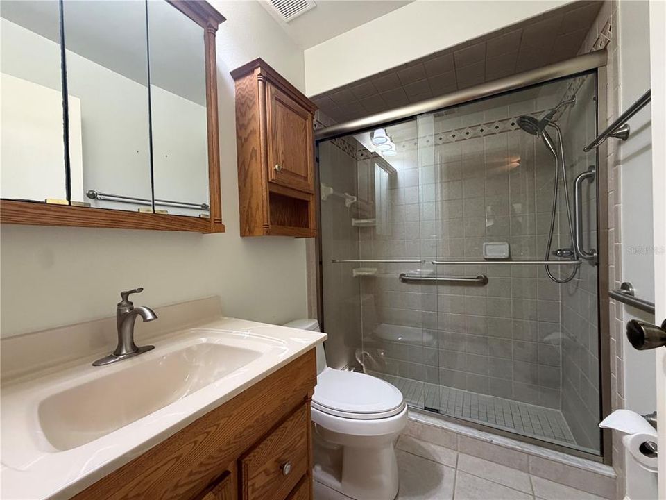 Activo con contrato: $375,000 (3 camas, 2 baños, 1444 Pies cuadrados)