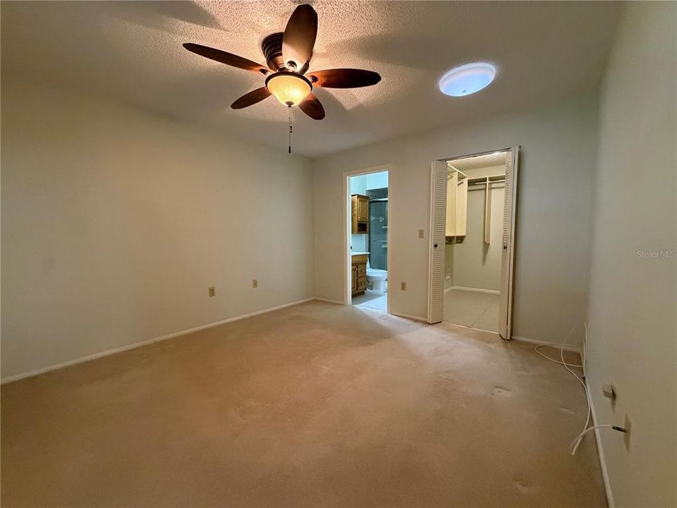 Activo con contrato: $375,000 (3 camas, 2 baños, 1444 Pies cuadrados)