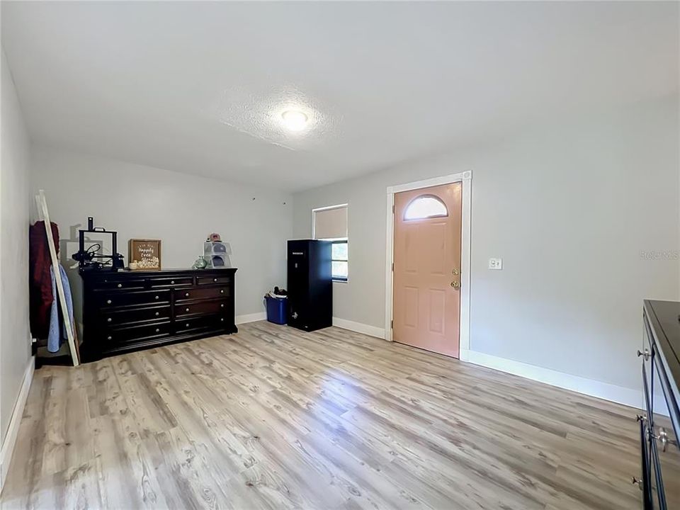 На продажу: $390,000 (4 спален, 2 ванн, 1985 Квадратных фут)