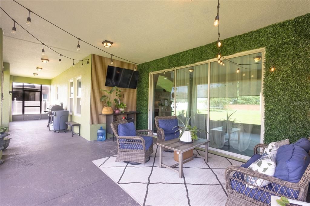For Sale: $949,999 (6 beds, 3 baths, 4238 Square Feet)