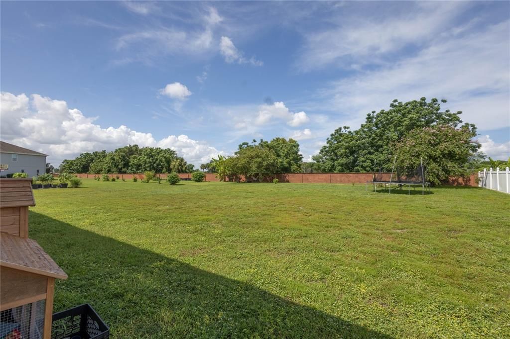 For Sale: $949,999 (6 beds, 3 baths, 4238 Square Feet)