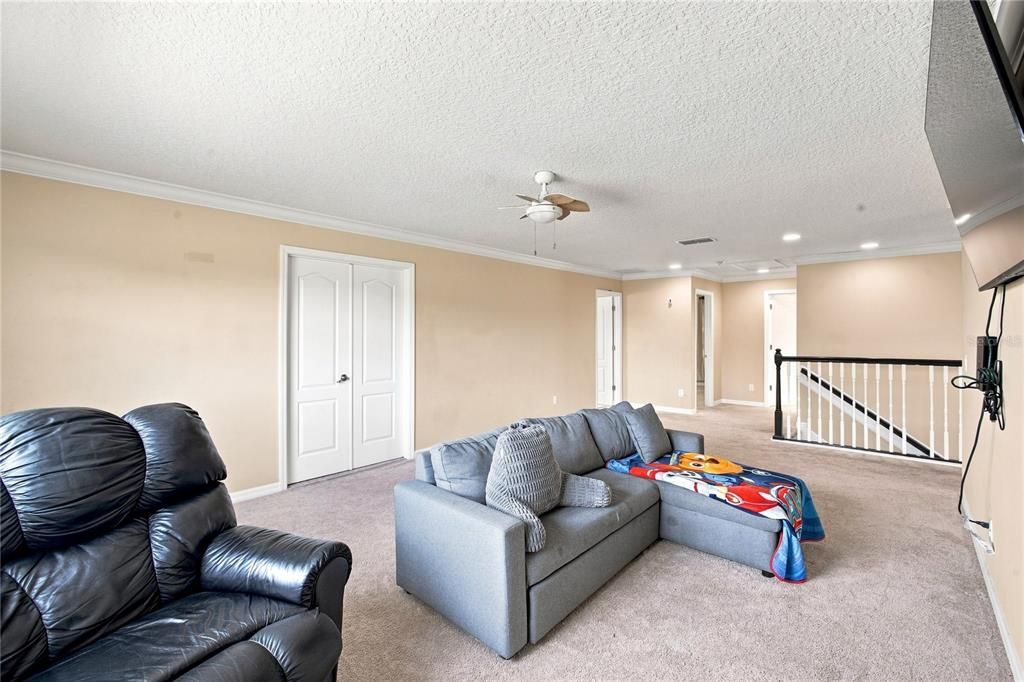 For Sale: $949,999 (6 beds, 3 baths, 4238 Square Feet)