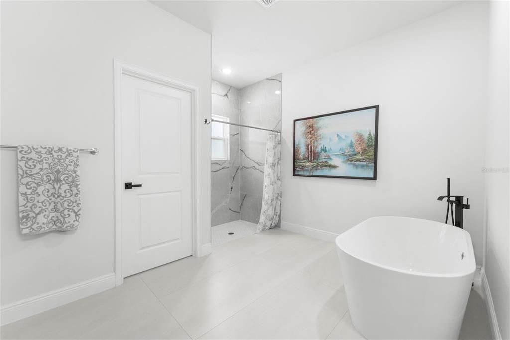 For Sale: $330,000 (4 beds, 2 baths, 1833 Square Feet)
