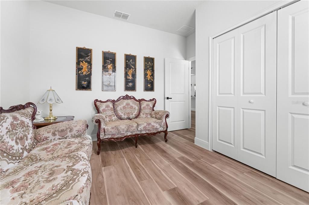 For Sale: $330,000 (4 beds, 2 baths, 1833 Square Feet)