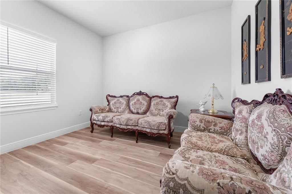 For Sale: $330,000 (4 beds, 2 baths, 1833 Square Feet)