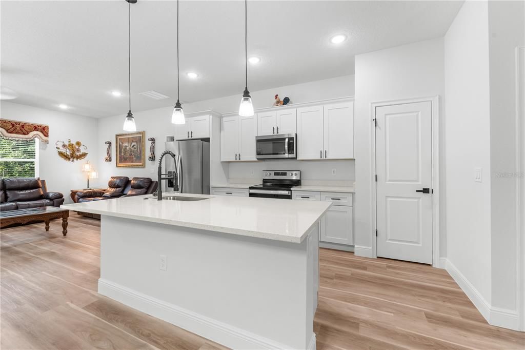 For Sale: $330,000 (4 beds, 2 baths, 1833 Square Feet)