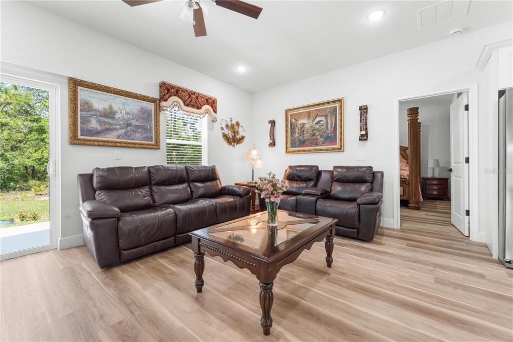 For Sale: $330,000 (4 beds, 2 baths, 1833 Square Feet)