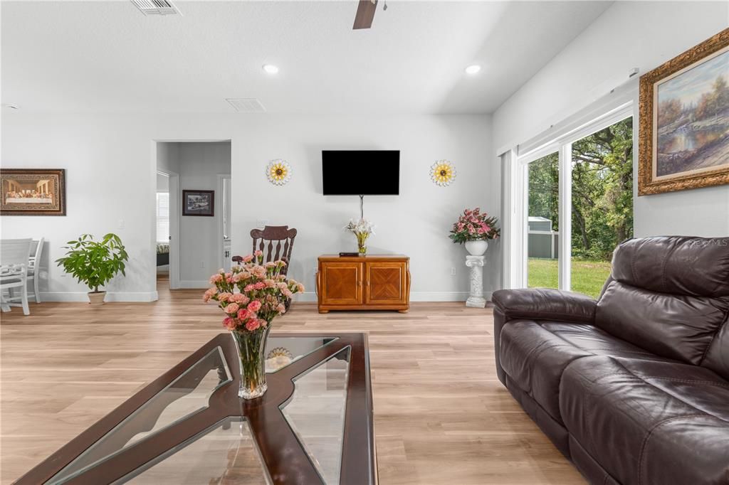 For Sale: $330,000 (4 beds, 2 baths, 1833 Square Feet)