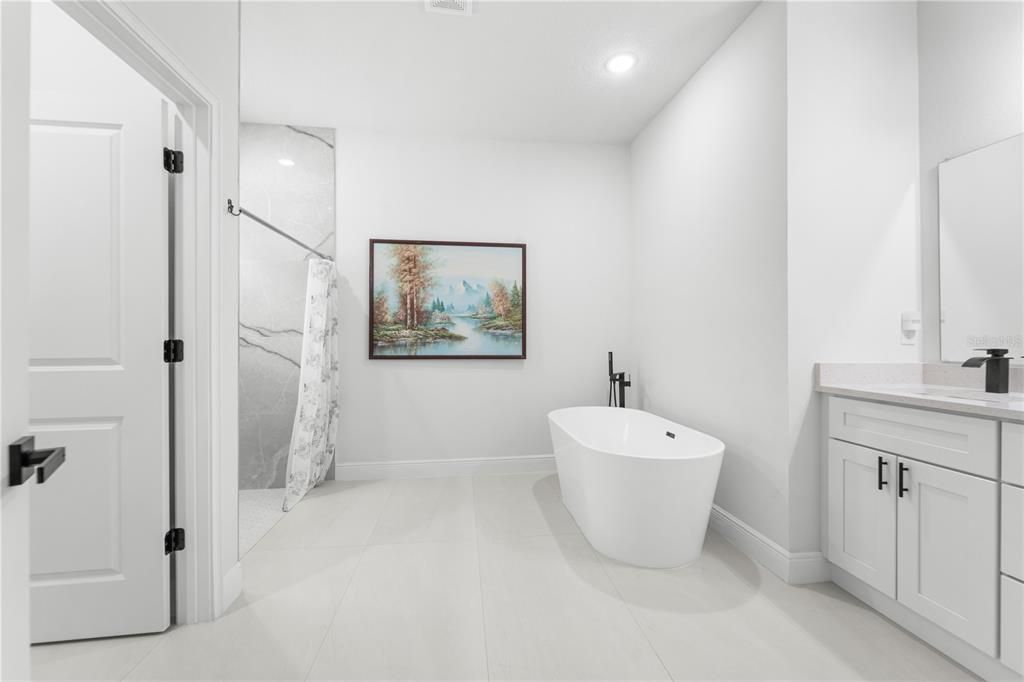 For Sale: $330,000 (4 beds, 2 baths, 1833 Square Feet)