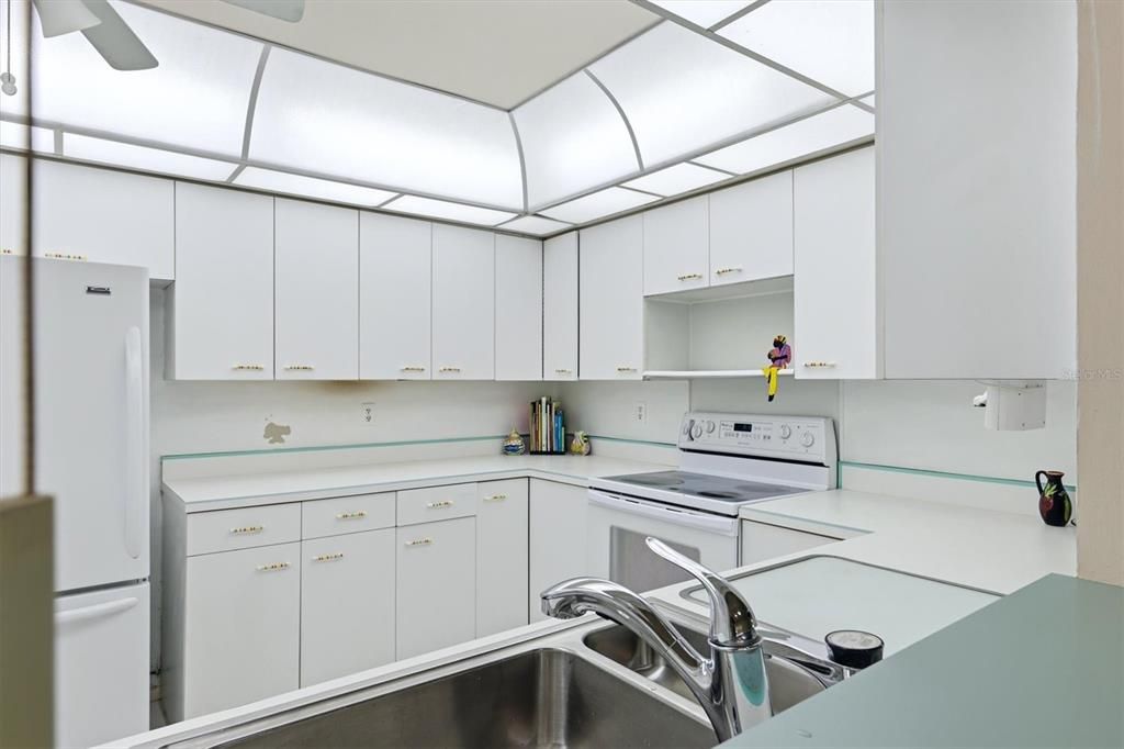 На продажу: $325,000 (2 спален, 2 ванн, 1794 Квадратных фут)