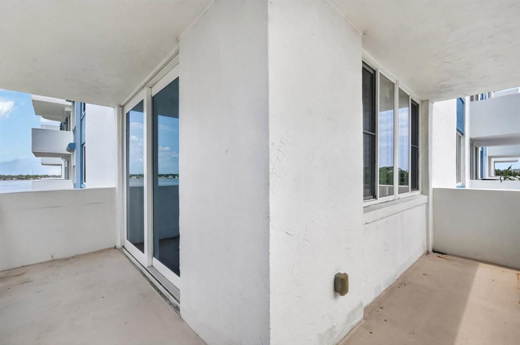 For Sale: $245,999 (2 beds, 2 baths, 1210 Square Feet)