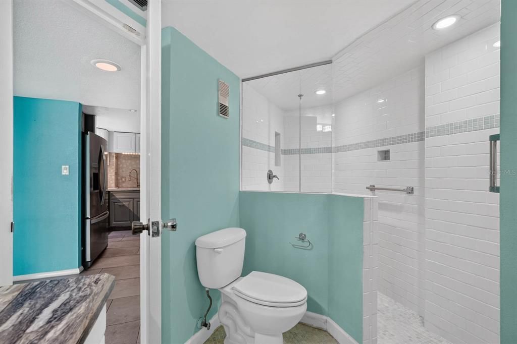 For Sale: $245,999 (2 beds, 2 baths, 1210 Square Feet)