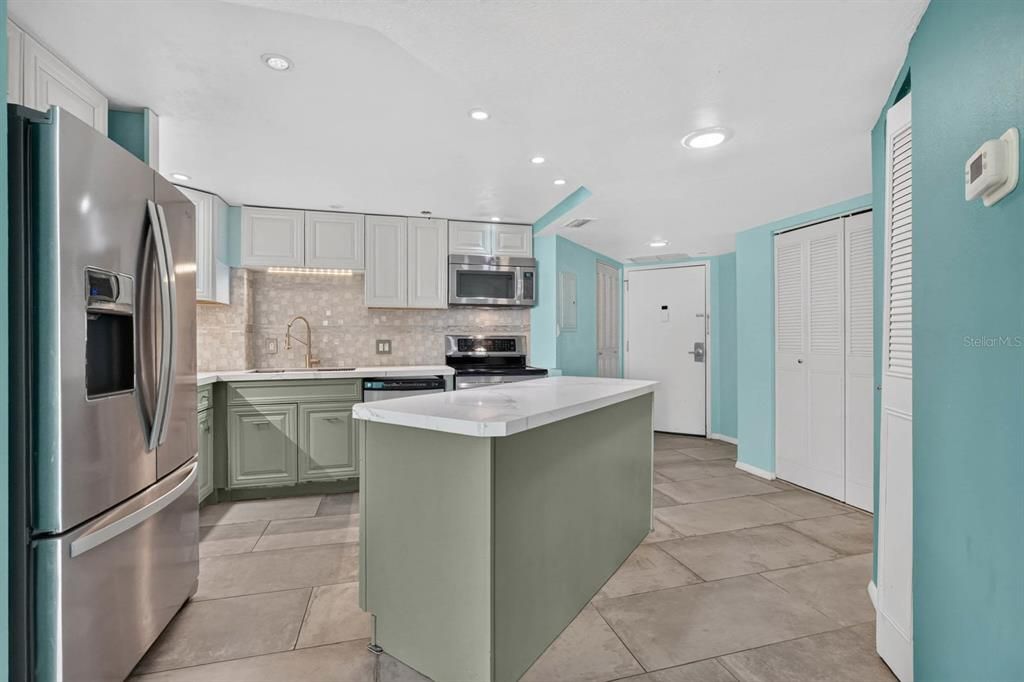 For Sale: $245,999 (2 beds, 2 baths, 1210 Square Feet)