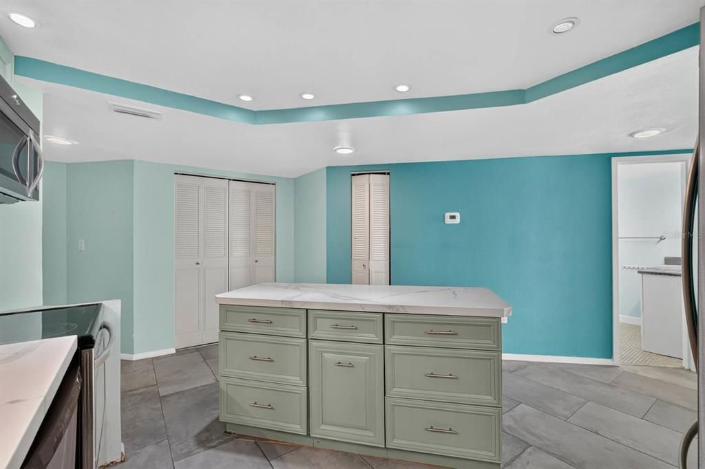 For Sale: $245,999 (2 beds, 2 baths, 1210 Square Feet)