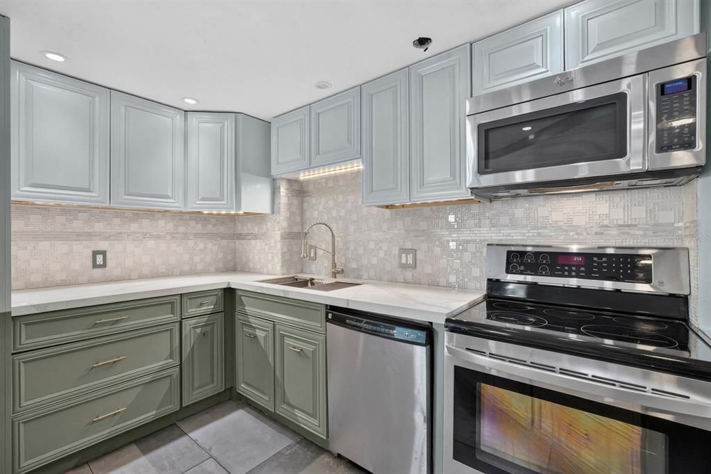 For Sale: $245,999 (2 beds, 2 baths, 1210 Square Feet)