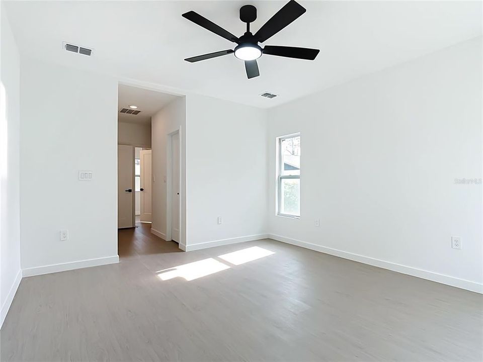 For Sale: $390,000 (3 beds, 2 baths, 1553 Square Feet)