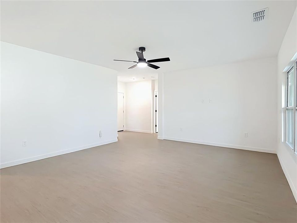 For Sale: $390,000 (3 beds, 2 baths, 1553 Square Feet)