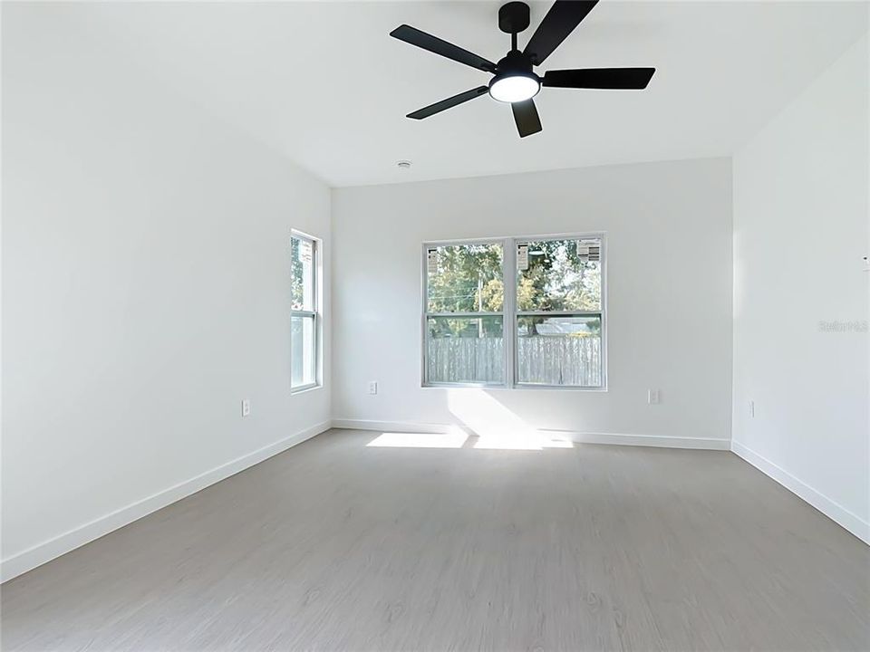 For Sale: $390,000 (3 beds, 2 baths, 1553 Square Feet)