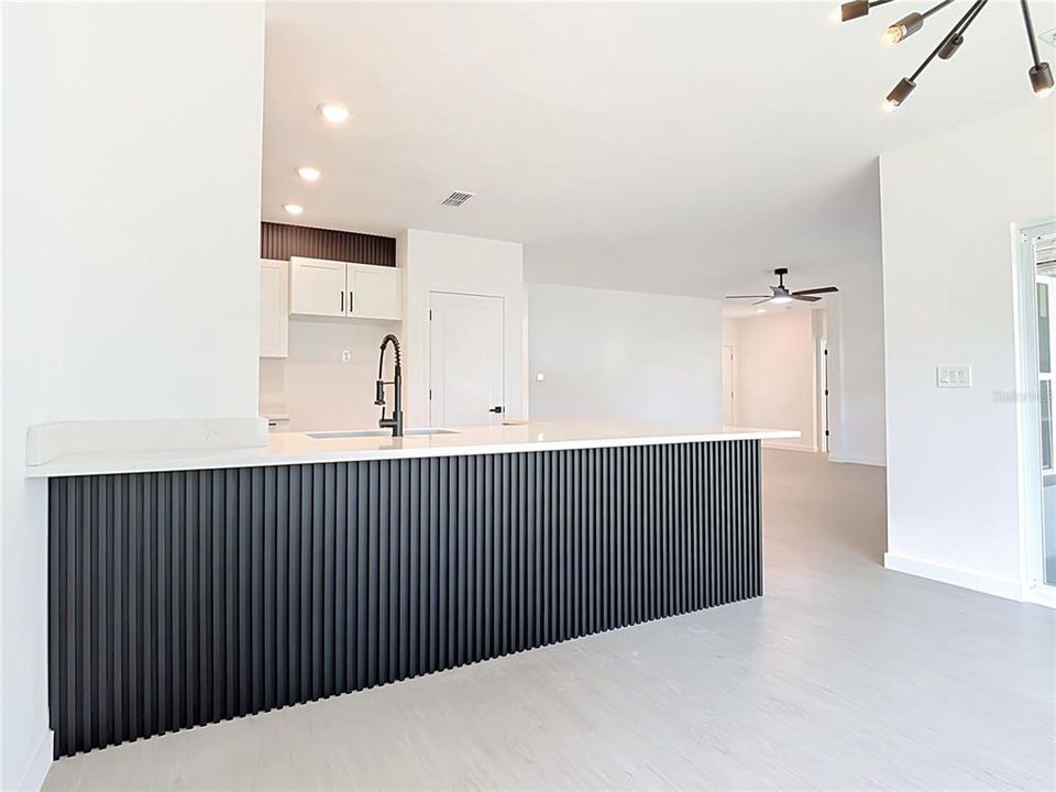 For Sale: $390,000 (3 beds, 2 baths, 1553 Square Feet)