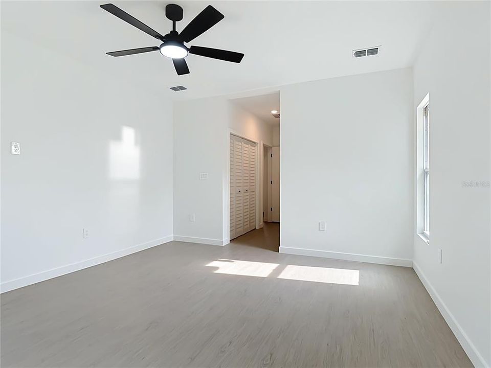 For Sale: $390,000 (3 beds, 2 baths, 1553 Square Feet)