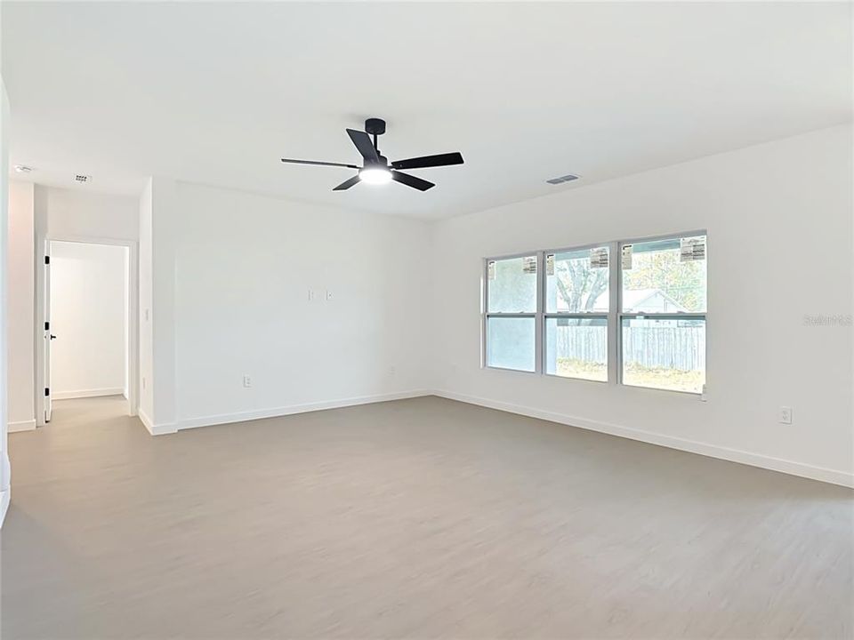 For Sale: $390,000 (3 beds, 2 baths, 1553 Square Feet)