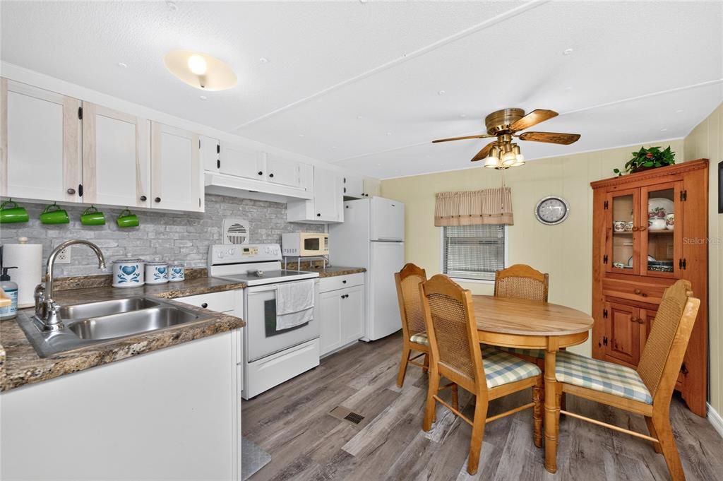 For Sale: $95,000 (2 beds, 1 baths, 624 Square Feet)