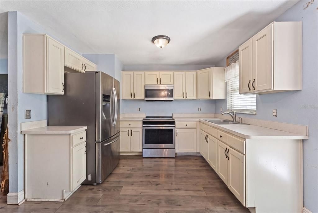 For Sale: $170,000 (4 beds, 2 baths, 1326 Square Feet)