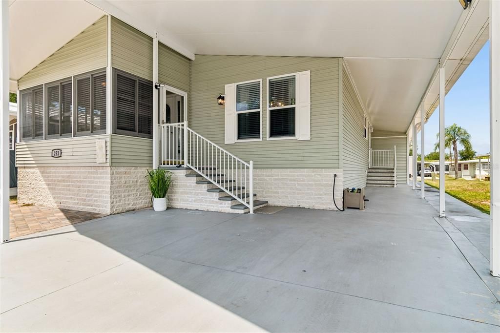 For Sale: $212,900 (2 beds, 2 baths, 1242 Square Feet)
