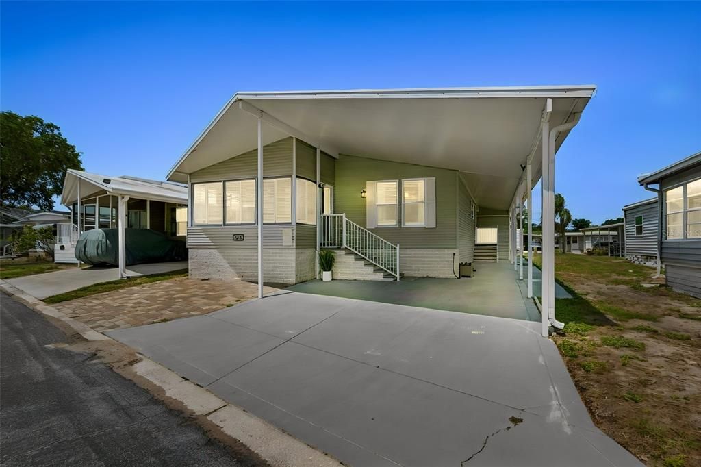 For Sale: $212,900 (2 beds, 2 baths, 1242 Square Feet)