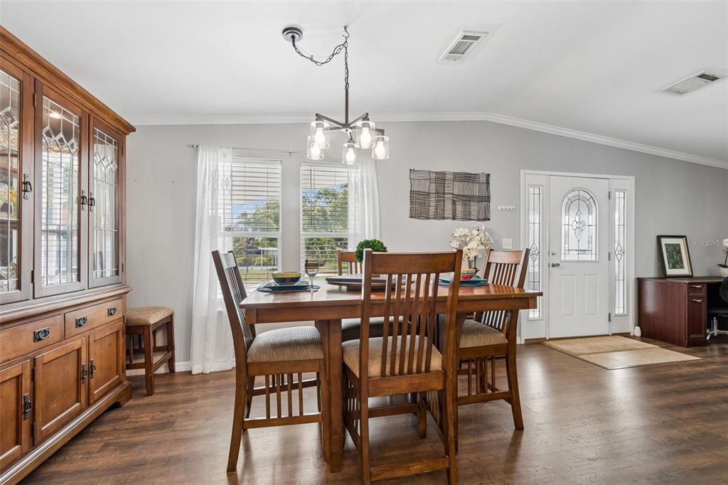 For Sale: $212,900 (2 beds, 2 baths, 1242 Square Feet)