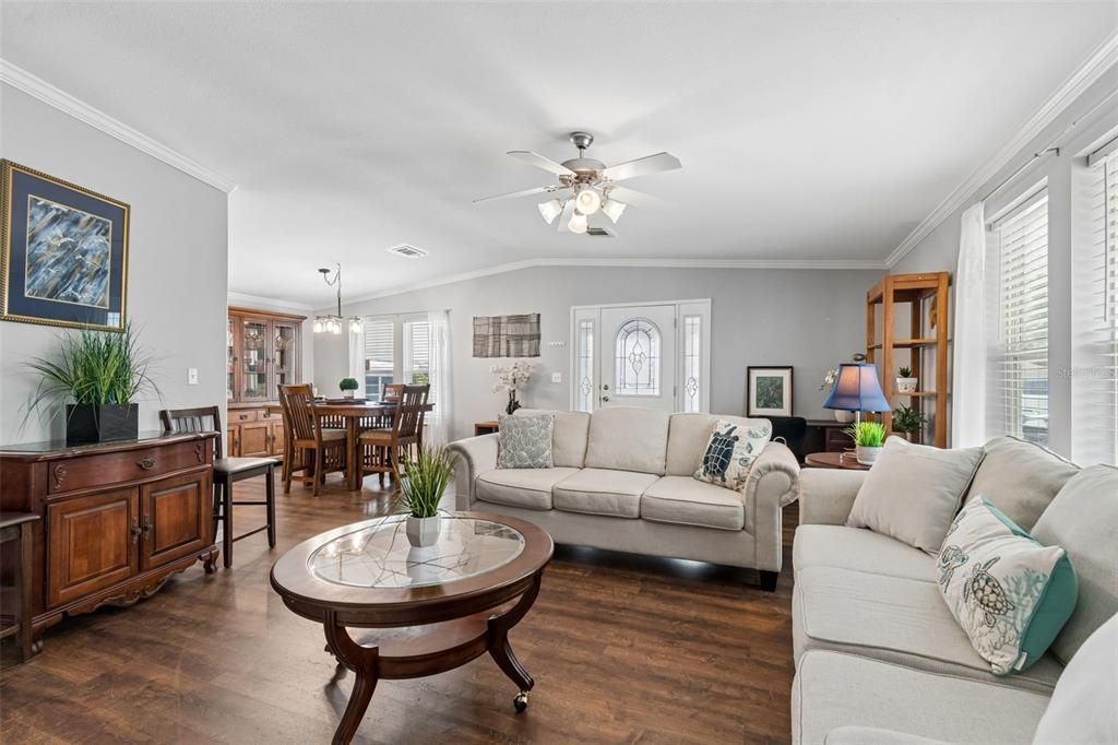 For Sale: $212,900 (2 beds, 2 baths, 1242 Square Feet)