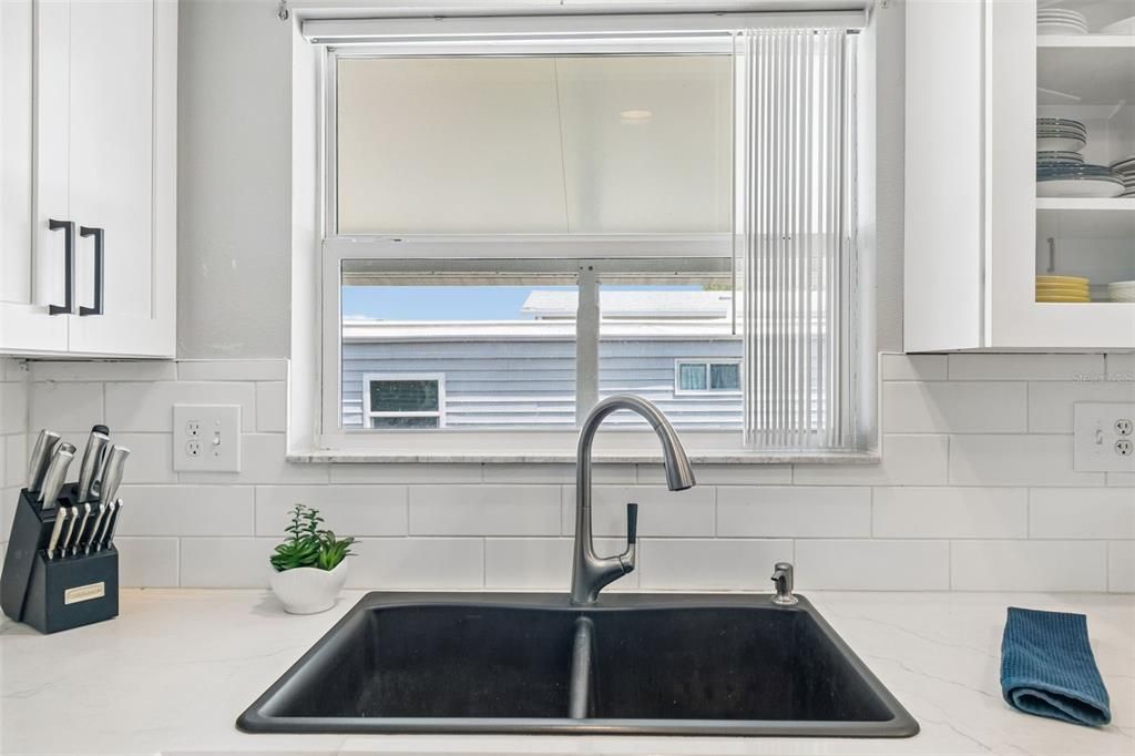 For Sale: $212,900 (2 beds, 2 baths, 1242 Square Feet)