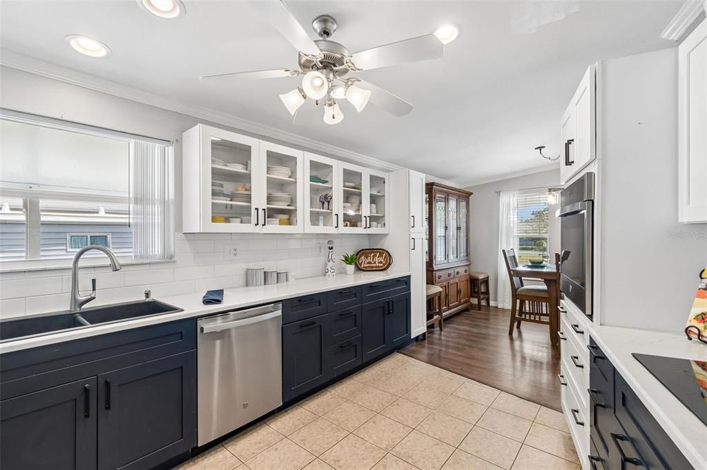 For Sale: $212,900 (2 beds, 2 baths, 1242 Square Feet)