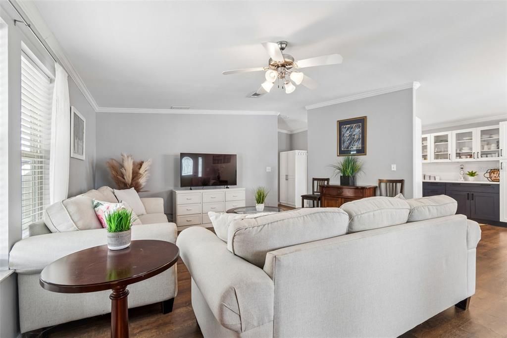 For Sale: $212,900 (2 beds, 2 baths, 1242 Square Feet)