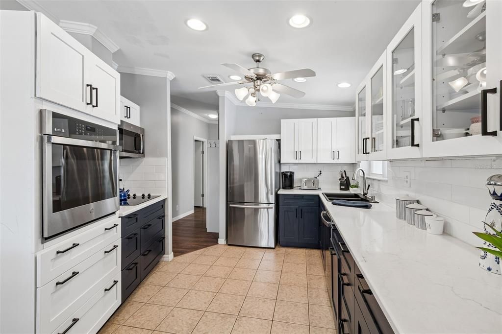 For Sale: $212,900 (2 beds, 2 baths, 1242 Square Feet)