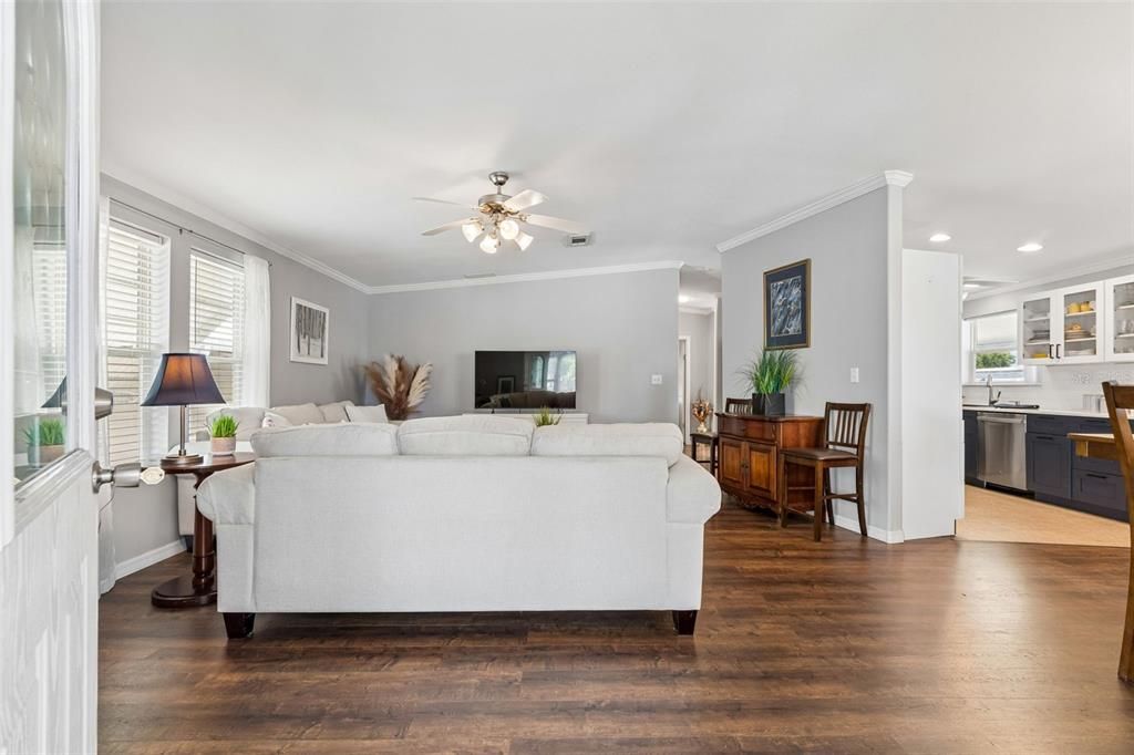 For Sale: $212,900 (2 beds, 2 baths, 1242 Square Feet)