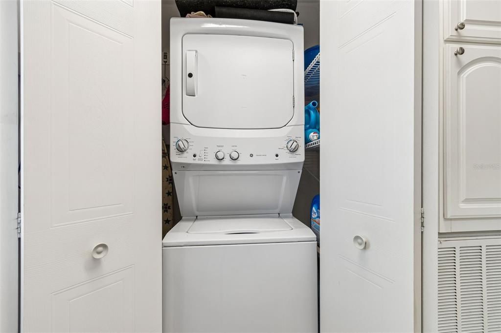 For Sale: $212,900 (2 beds, 2 baths, 1242 Square Feet)